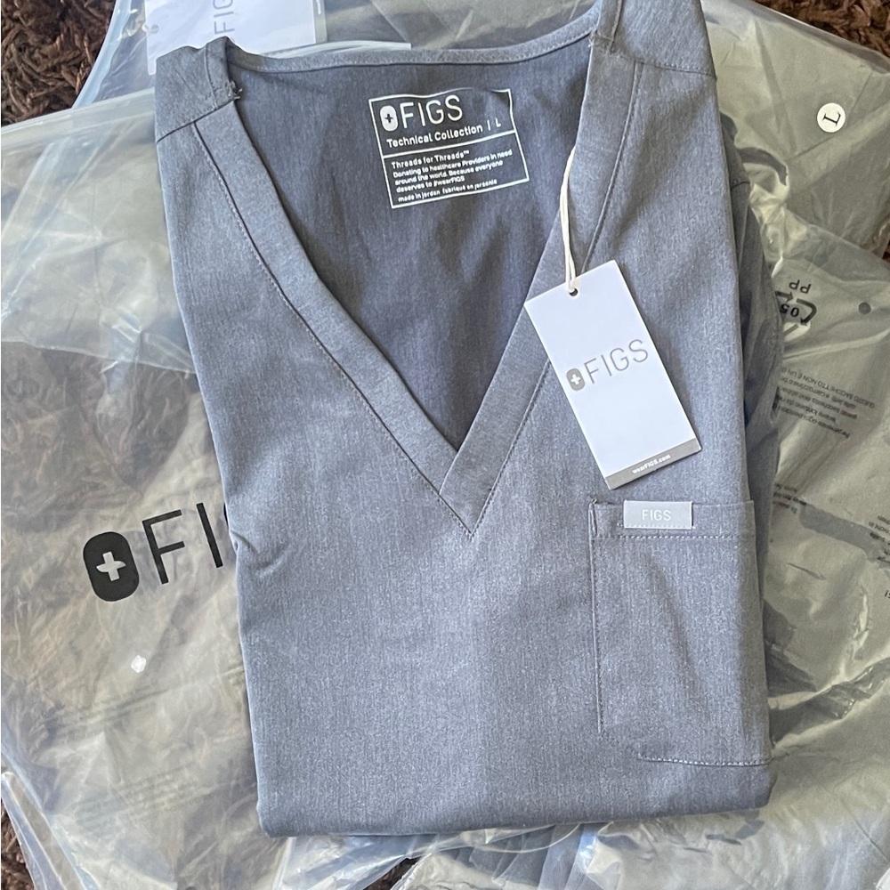 Figs Casma Three-Pocket Top and Jogger Pants Scrub Set Graphite Size Small - Picture 3 of 4